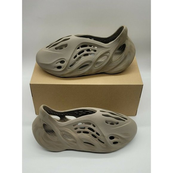 Adidas Yeezy Foam RNNR 'Stone Sage' GX4472 - Picture 2 of 9